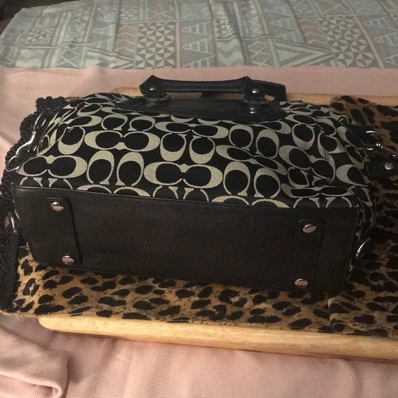 Designer Handbag - Picture 2 of 5